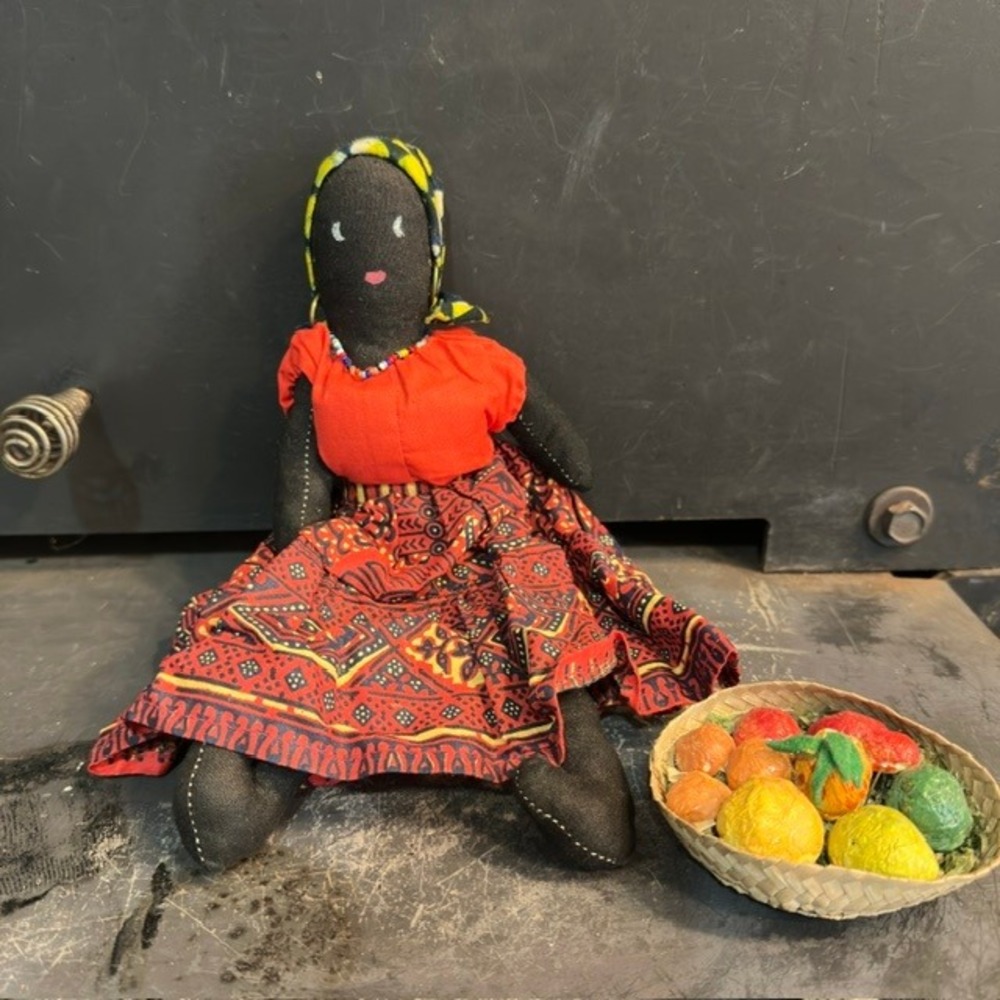 Vintage Jamaican Bahamian Folk Art Cloth‎ Doll Market Woman Fruit Basket 10.5in